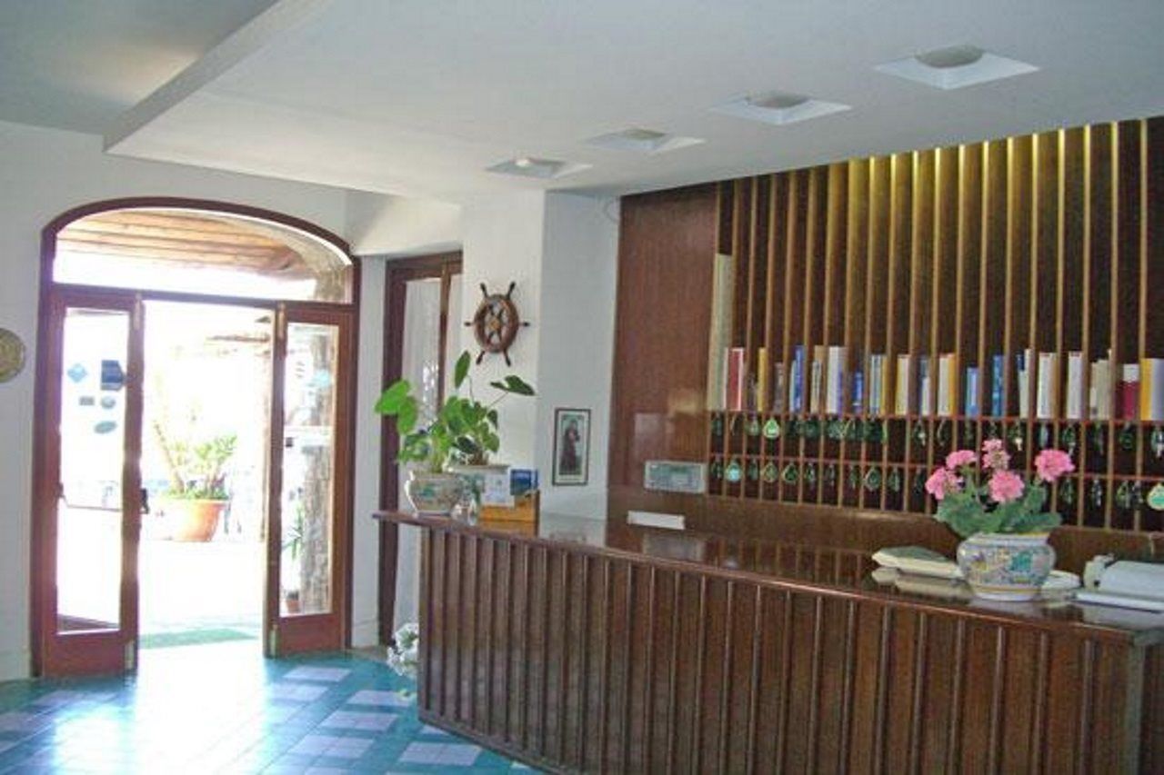 Hotel Baia Di Puolo Massa Lubrense Exteriör bild